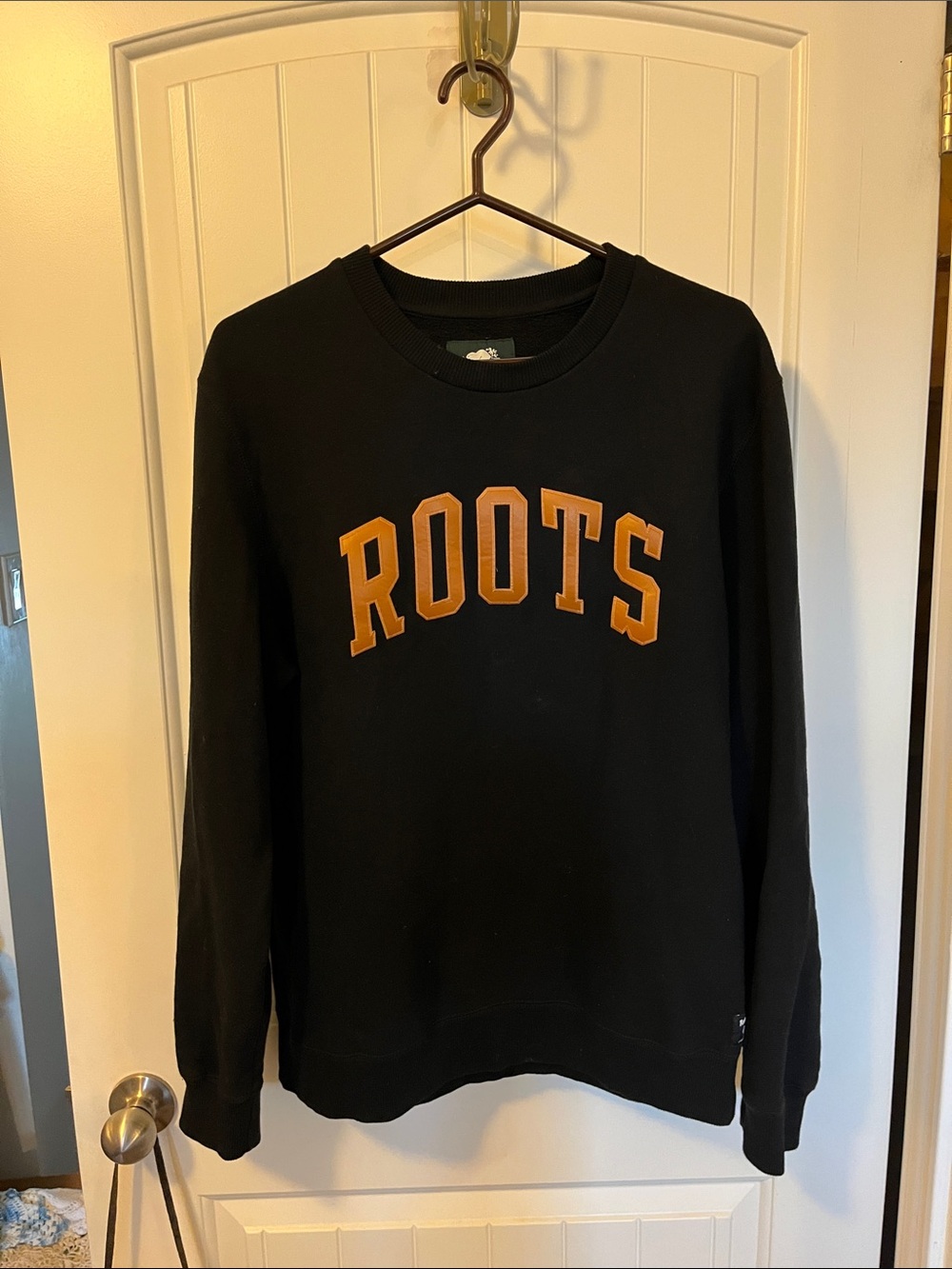 Roots Black Crewneck Sweater with Leather Lettering Men’s medium